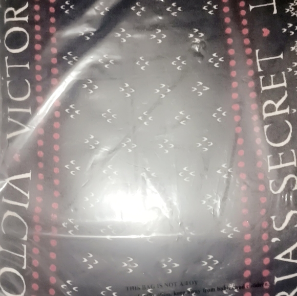 VS COZY BLANKET BLACK FRIDAY 2023 - Picture 4 of 4